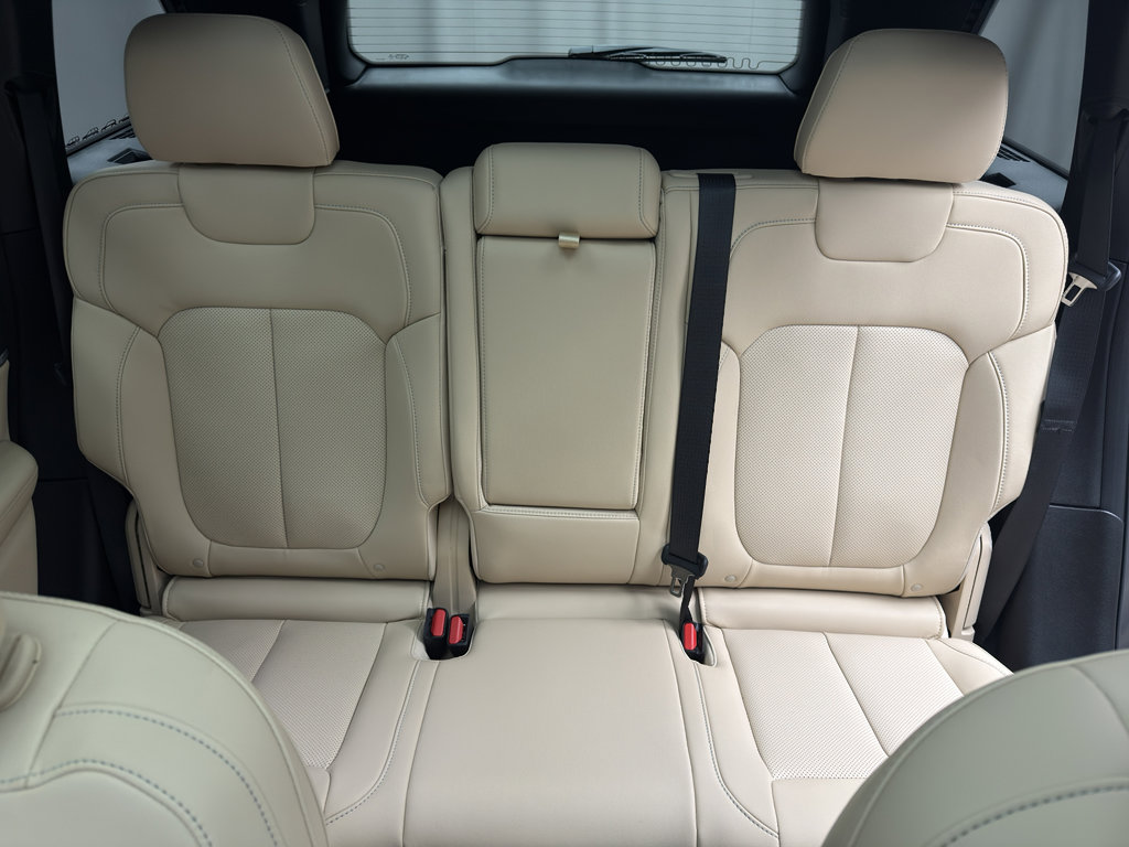 New 2025 Jeep Grand Cherokee Limited w/ Luxury Tech Group II image 13