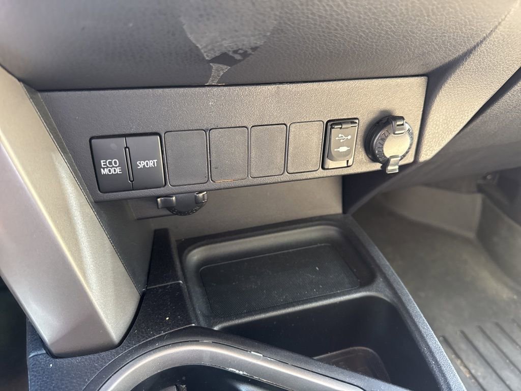 Used 2017 Toyota RAV4 XLE FWD image 5