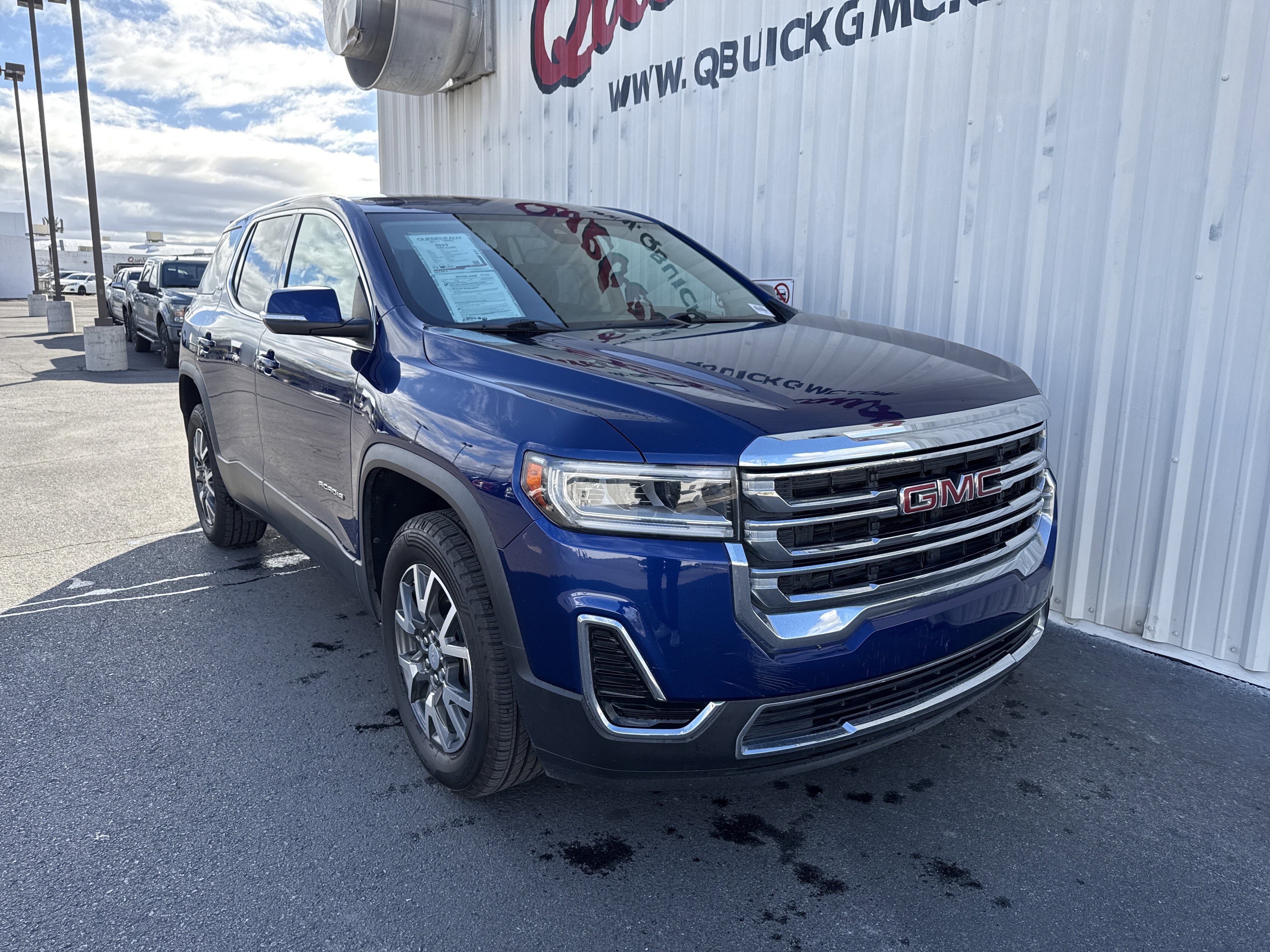 Used 2023 GMC Acadia SLE image 27