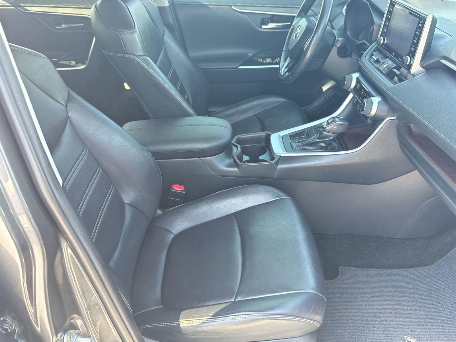 Used 2019 Toyota RAV4 Limited image 30