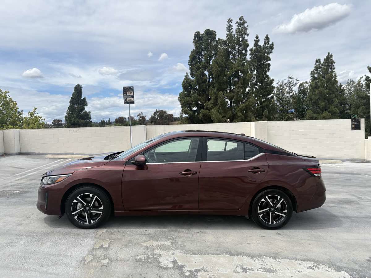 Used 2025 Nissan Sentra SV FWD image 8