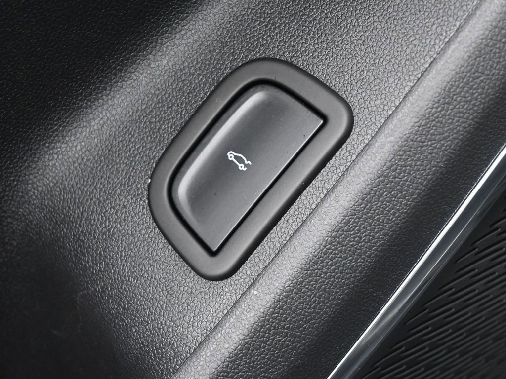 Used 2024 Chevrolet Traverse RS image 20