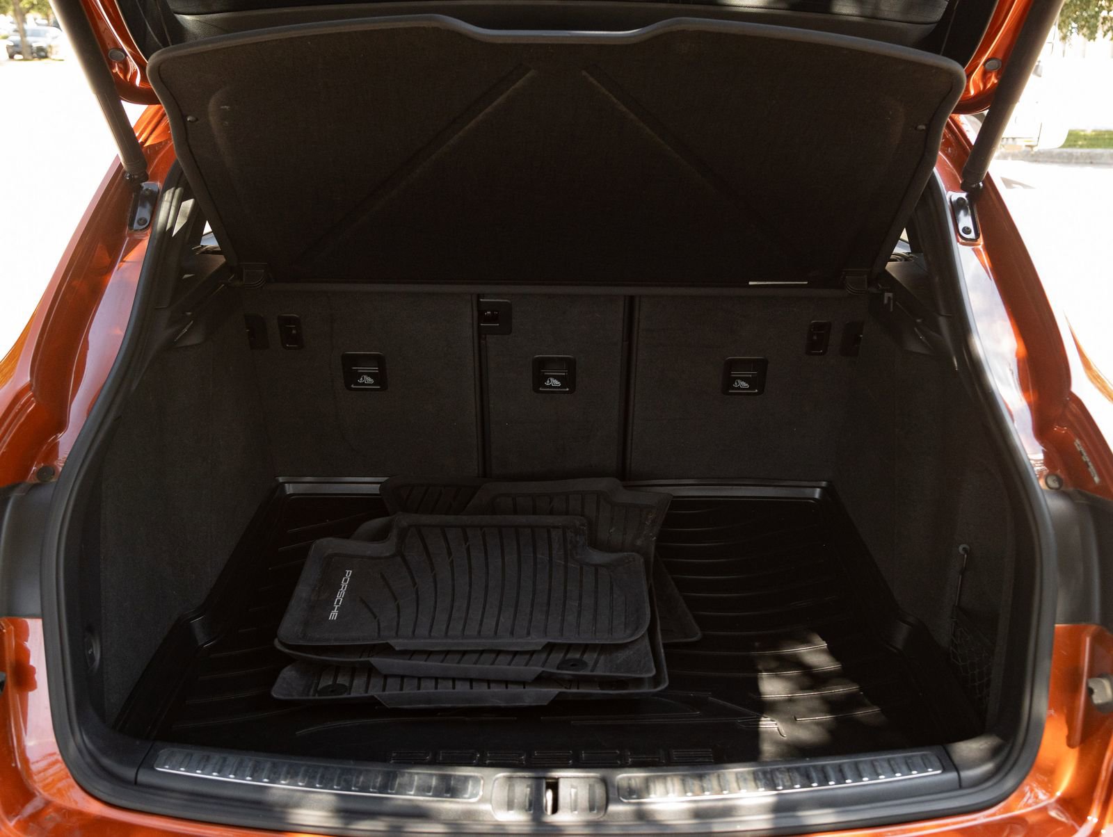 Certified 2024 Porsche Macan Turbo AWD/4WD image 30