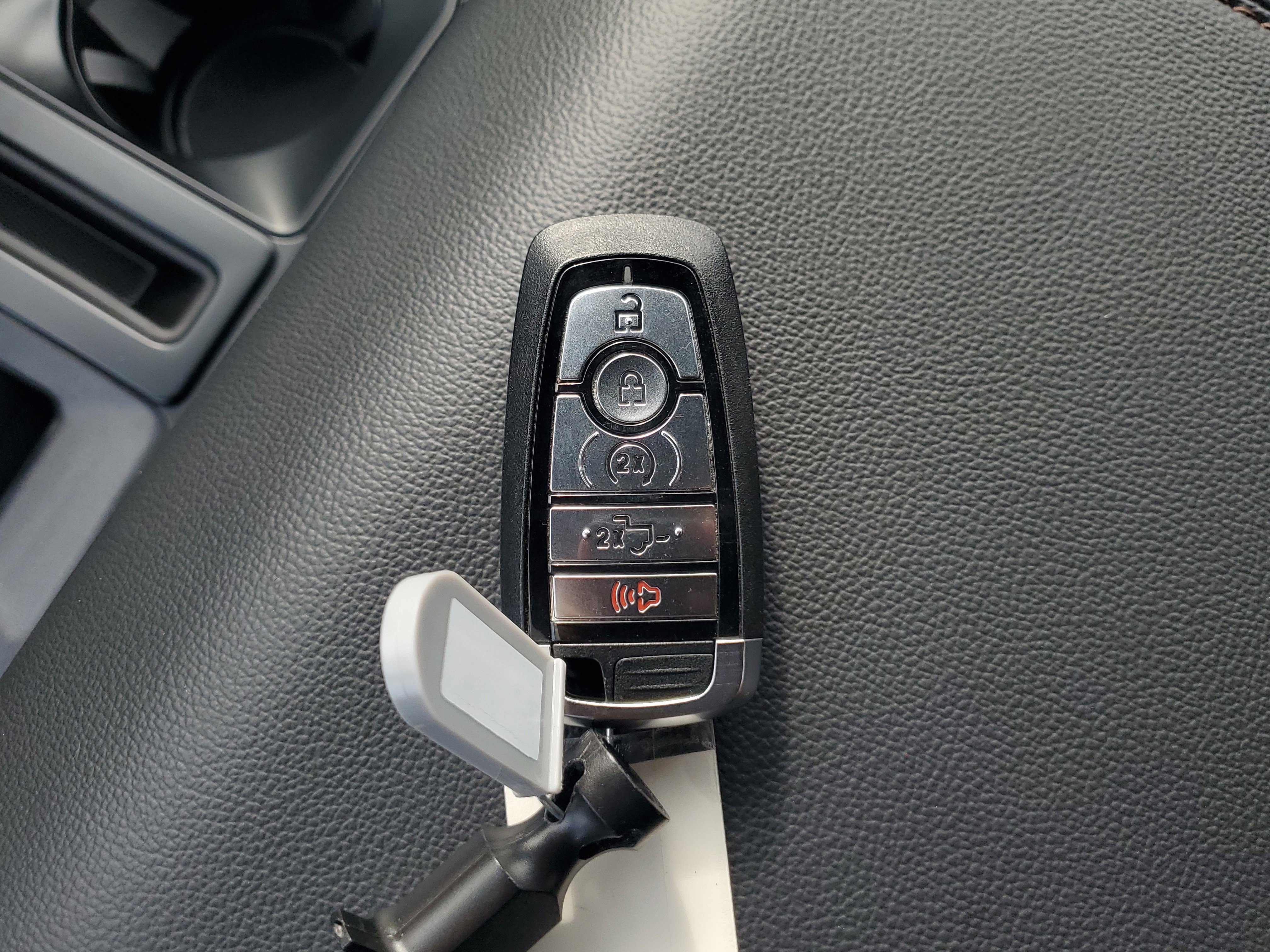 Used 2025 Ford F150 Lariat w/ Equipment Group 501A Mid image 28