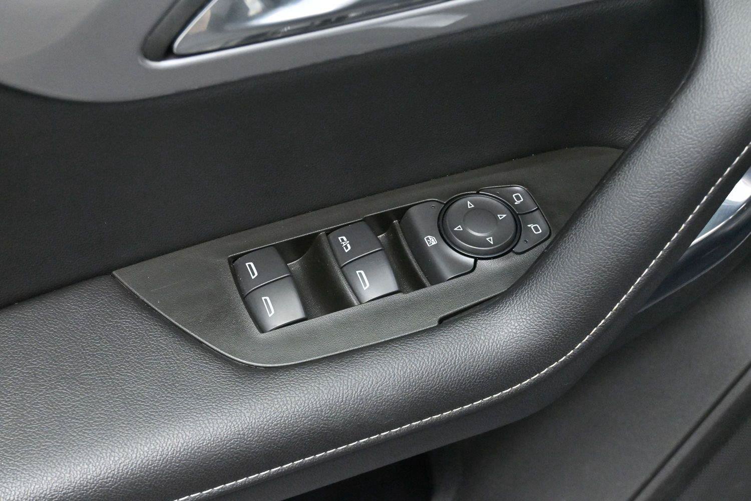 Used 2025 Chevrolet Blazer LT AWD/4WD image 11