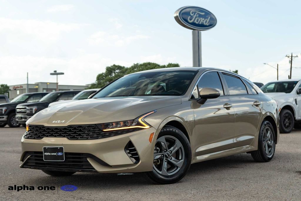 Used 2022 Kia K5 LXS FWD image 1