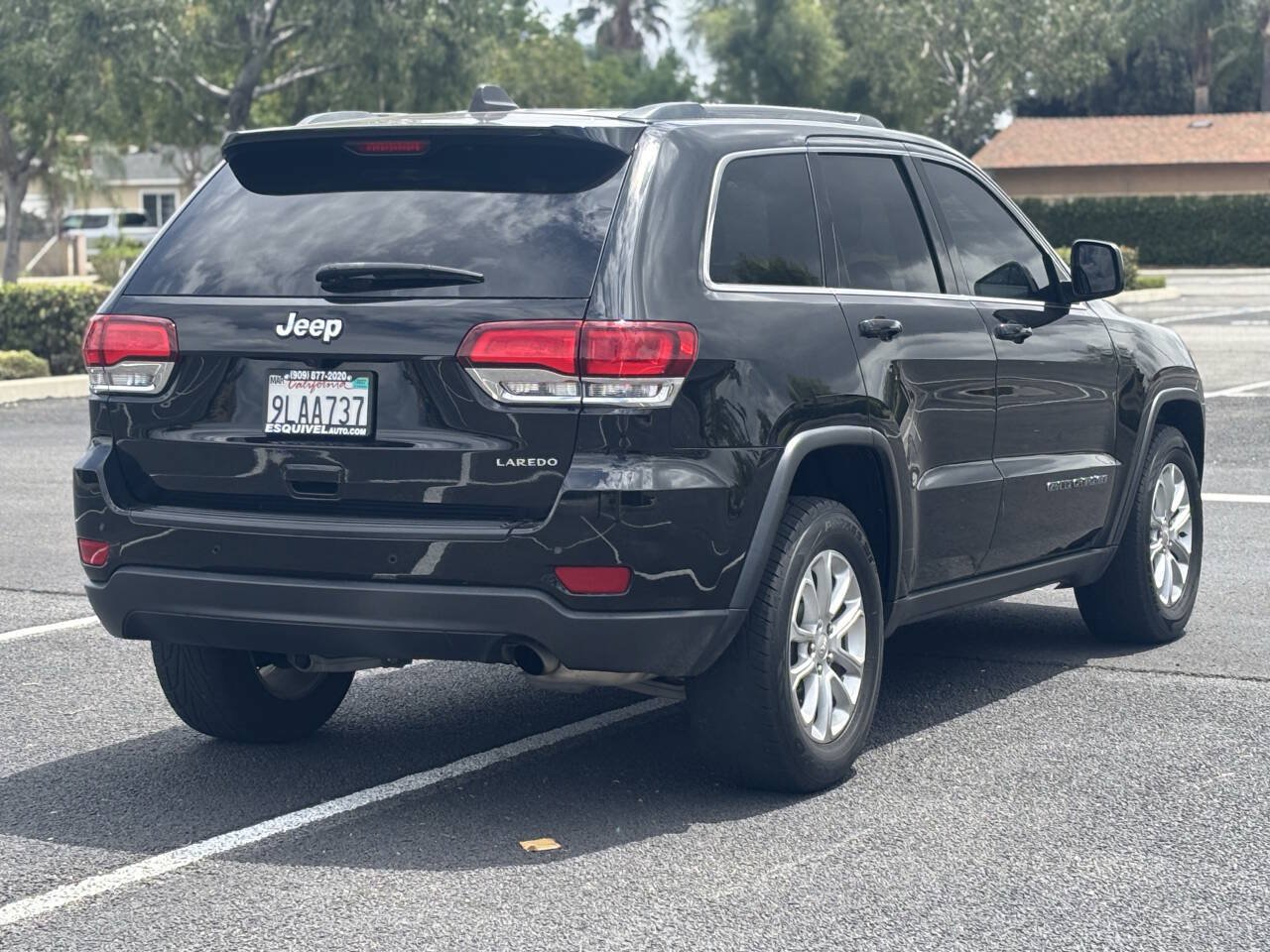 Used 2021 Jeep Grand Cherokee Laredo RWD image 7