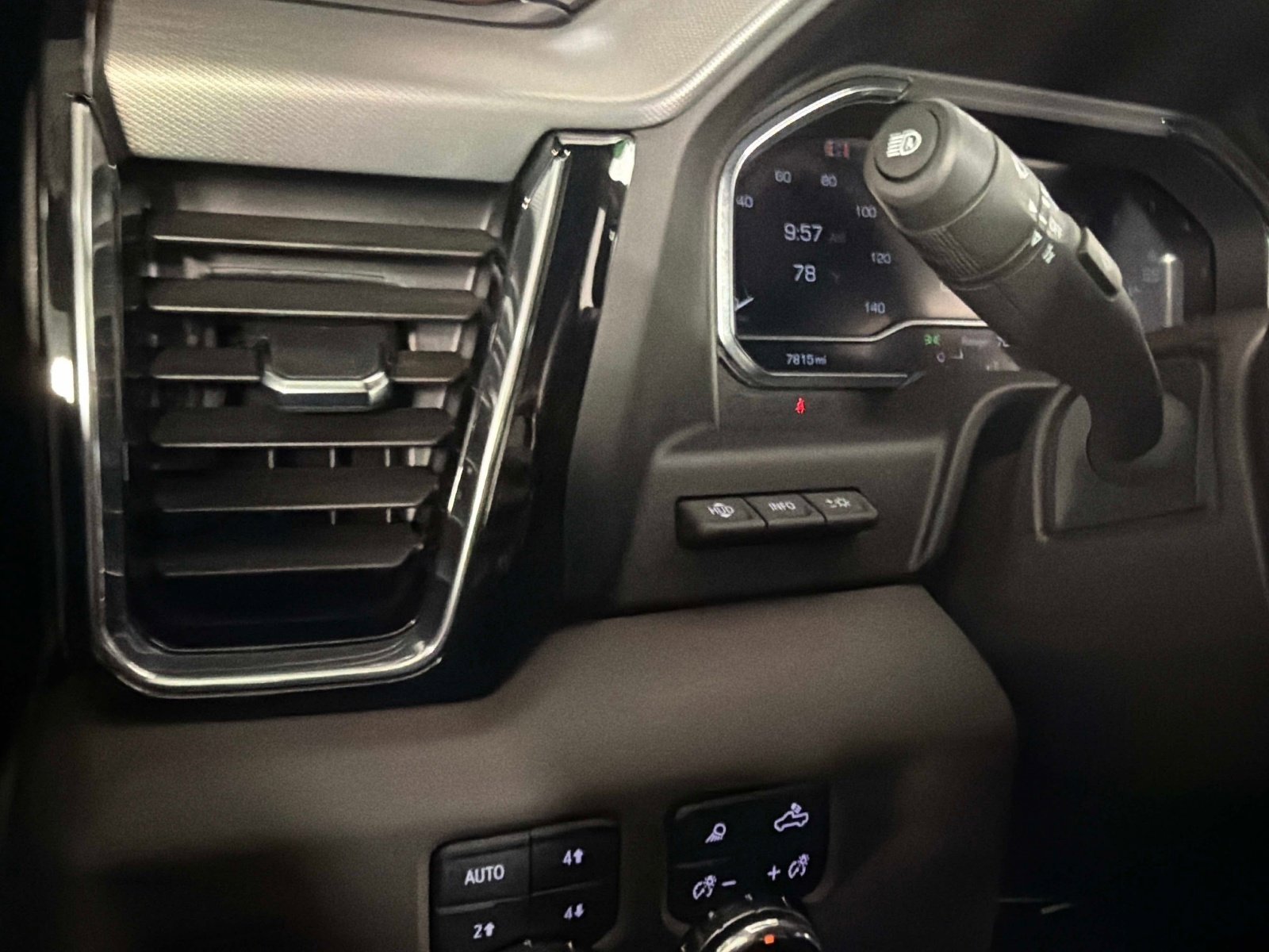 Used 2025 GMC Sierra 2500 Denali w/ Denali Reserve Package AWD/4WD image 49