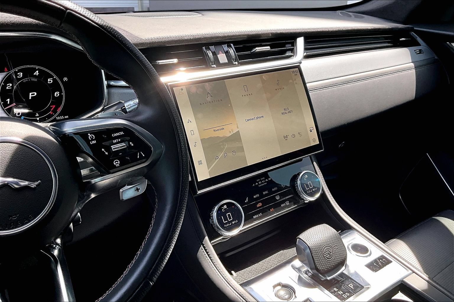 Certified 2022 Jaguar F-PACE SVR AWD/4WD image 6