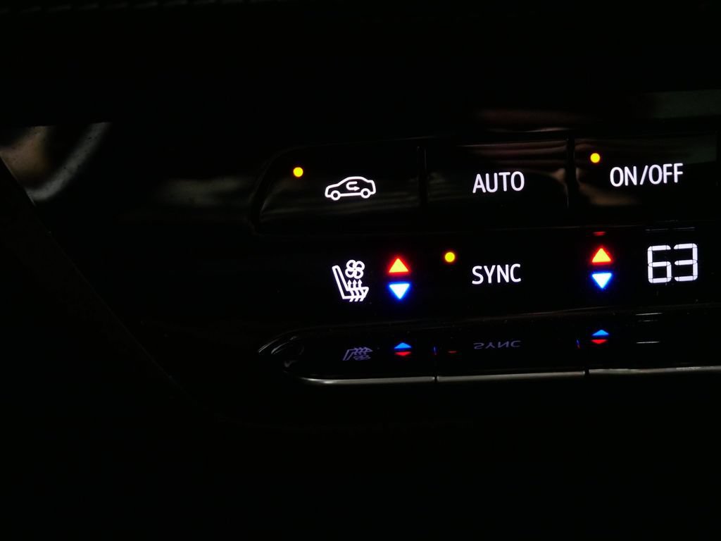 Used 2023 Buick Envision Avenir AWD/4WD image 26