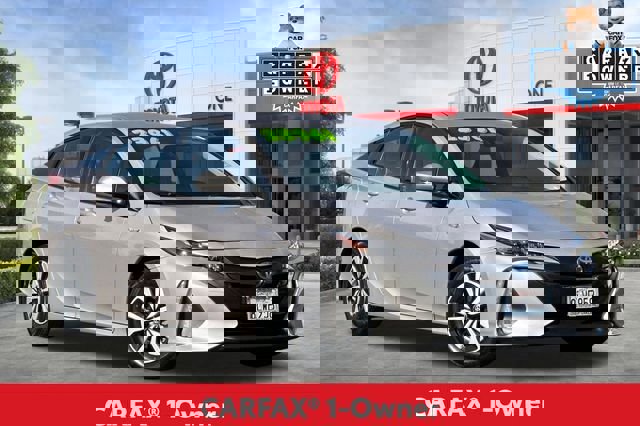 Used 2019 Toyota Prius Prime Premium image 2