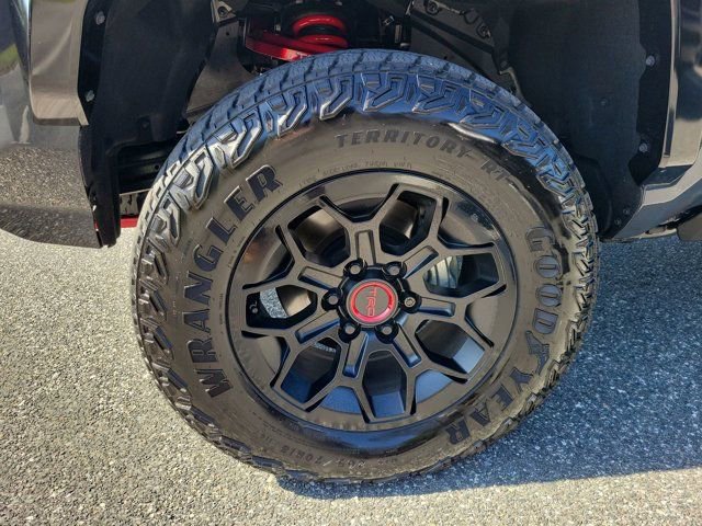 Used 2025 Toyota Tacoma TRD Pro AWD/4WD image 17