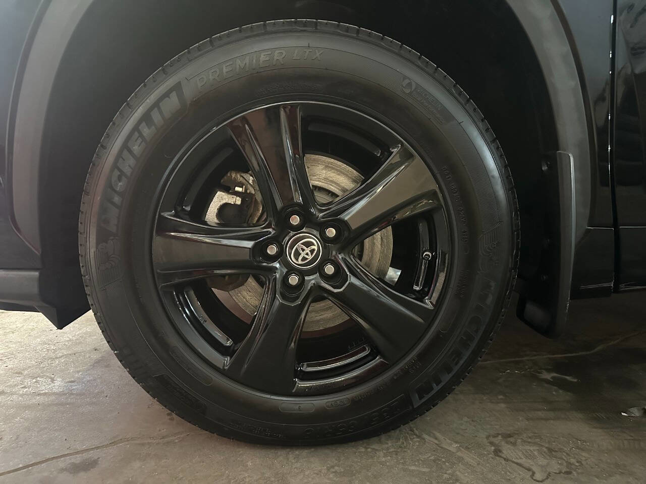 Used 2020 Toyota Highlander LE image 47