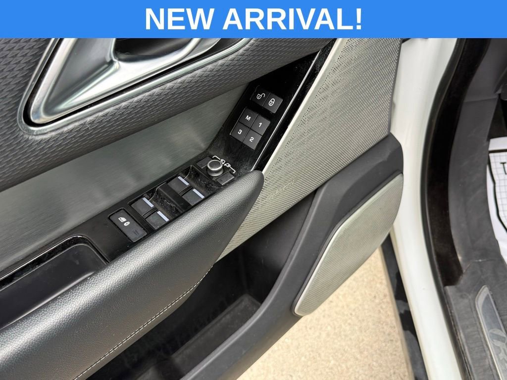 Used 2019 Land Rover Range Rover Velar R-Dynamic SE image 25