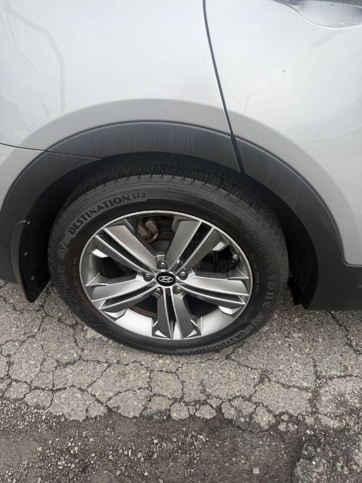 Used 2015 Hyundai Santa Fe GLS w/ Option Group 03 AWD/4WD image 12