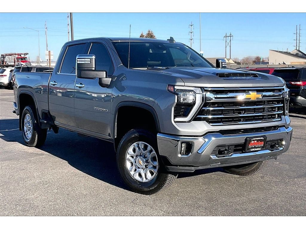 Used 2025 Chevrolet Silverado 3500 LTZ AWD/4WD image 2