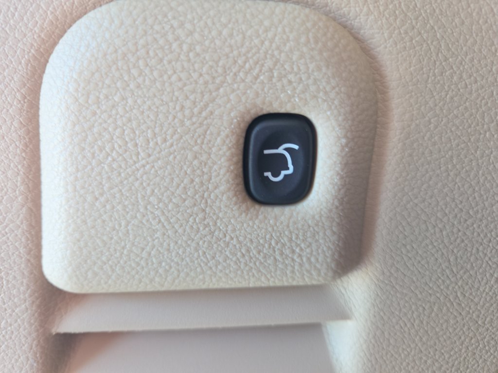 Used 2019 Jeep Grand Cherokee Limited AWD/4WD image 15