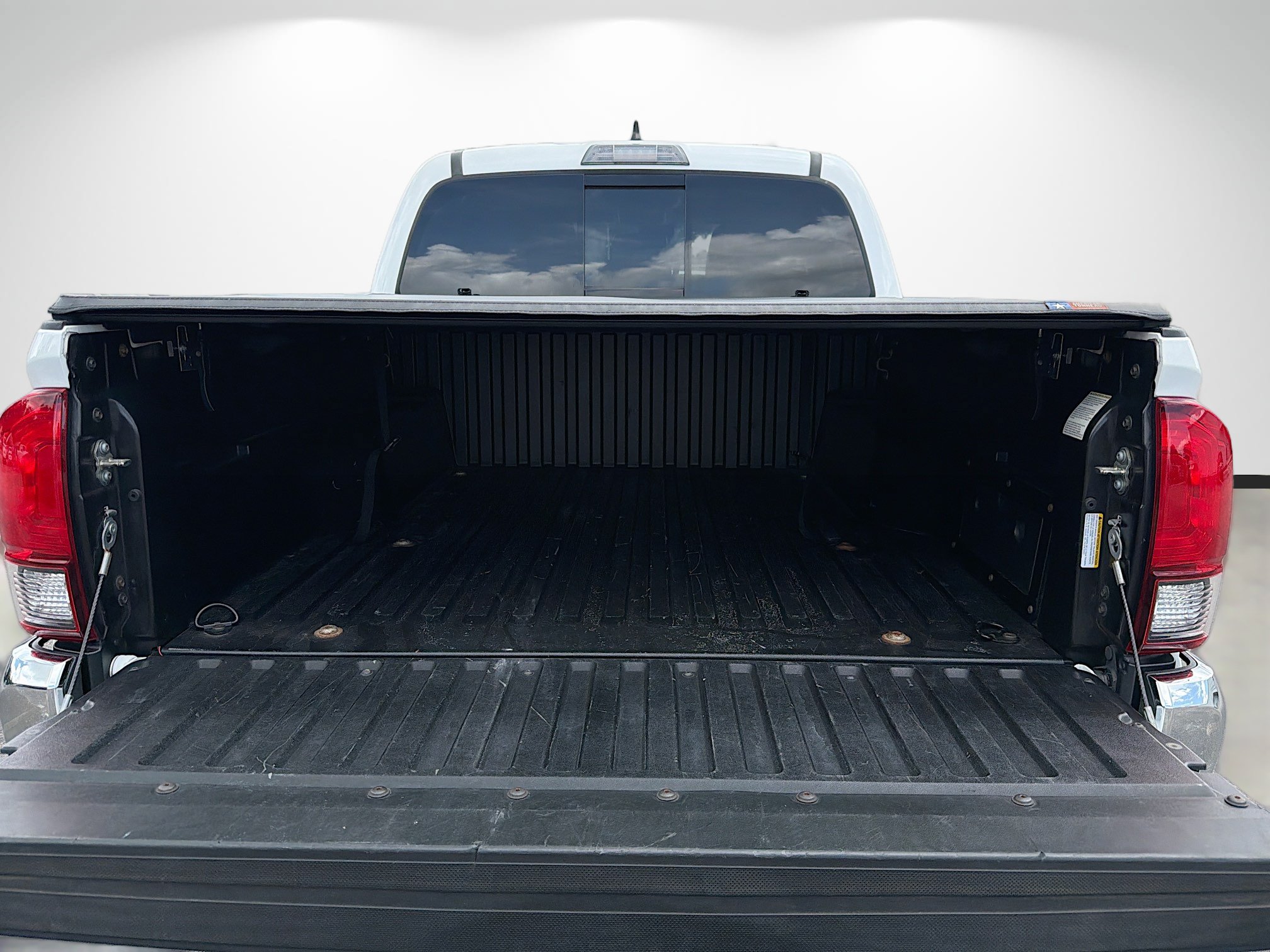 Used 2019 Toyota Tacoma SR5 RWD image 11