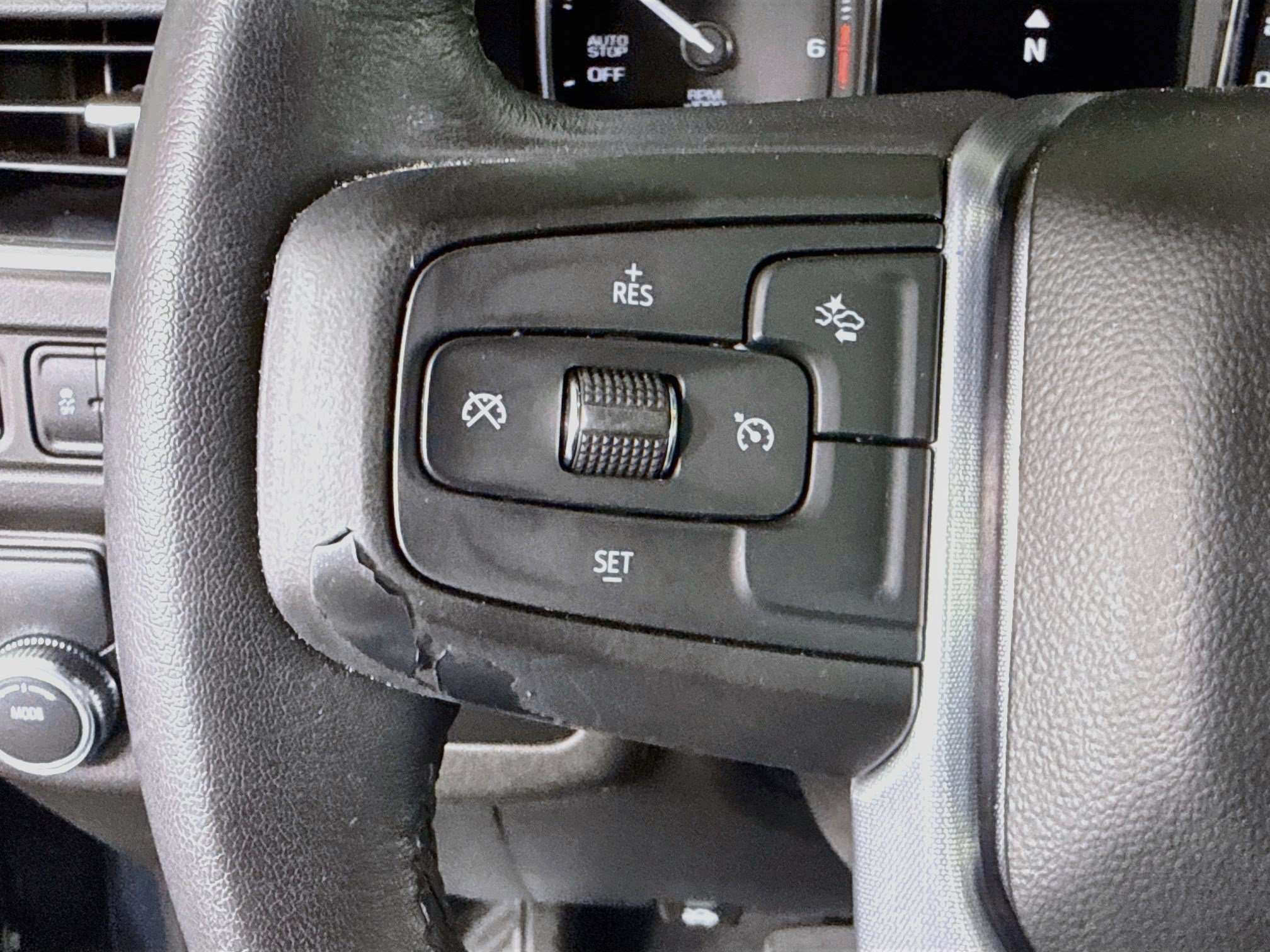 Used 2021 GMC Yukon SLE RWD image 14