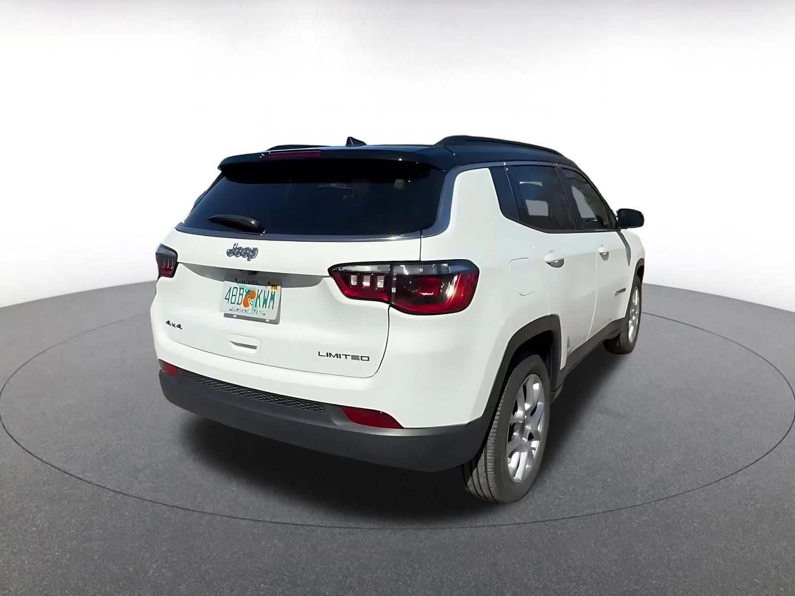 Used 2025 Jeep Compass Limited image 14