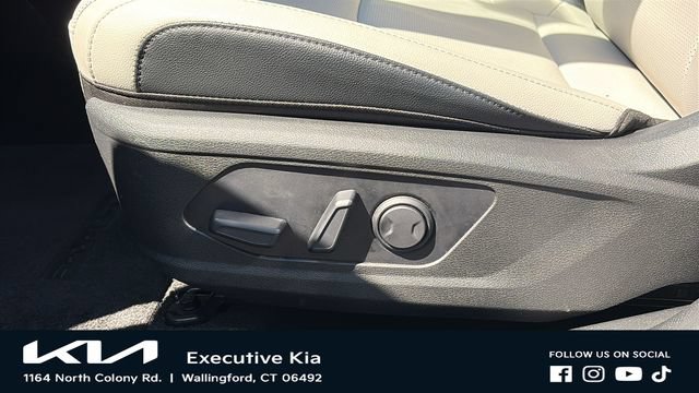 Certified 2025 Kia Sportage EX AWD/4WD image 11