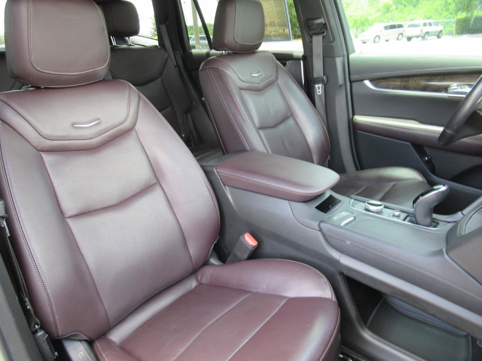 Used 2022 Cadillac XT6 Premium Luxury w/ Technology Package FWD image 9