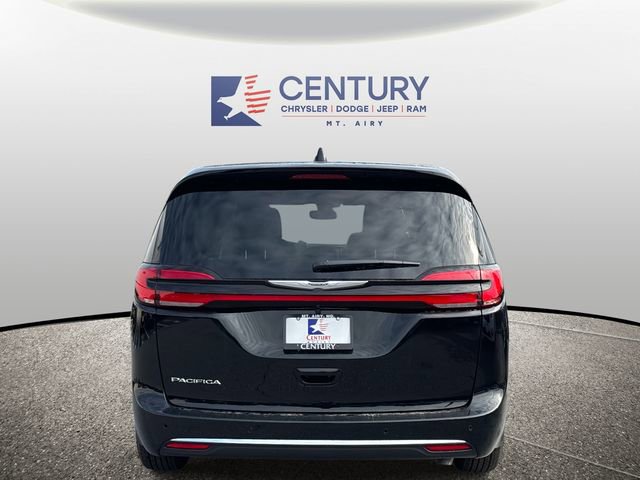 New 2026 Chrysler Pacifica Select image 3