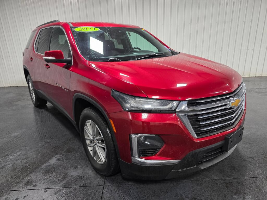 Used 2023 Chevrolet Traverse LT w/ Rear Camera Mirror Package AWD/4WD image 2
