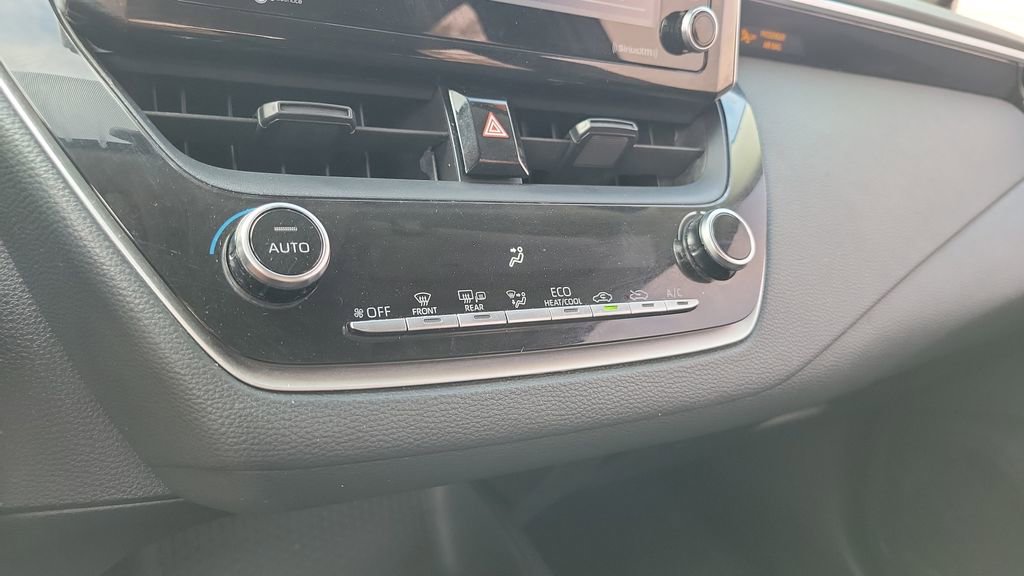 Used 2021 Toyota Corolla LE image 23