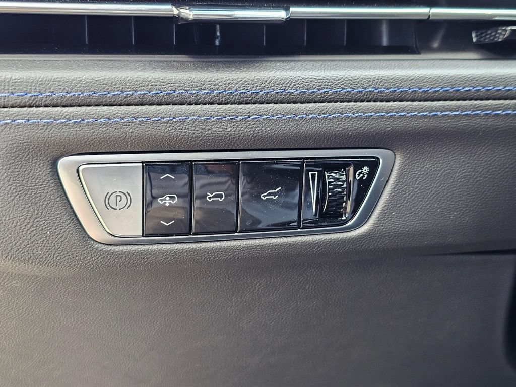 Used 2026 Cadillac Escalade IQL Luxury AWD/4WD image 26