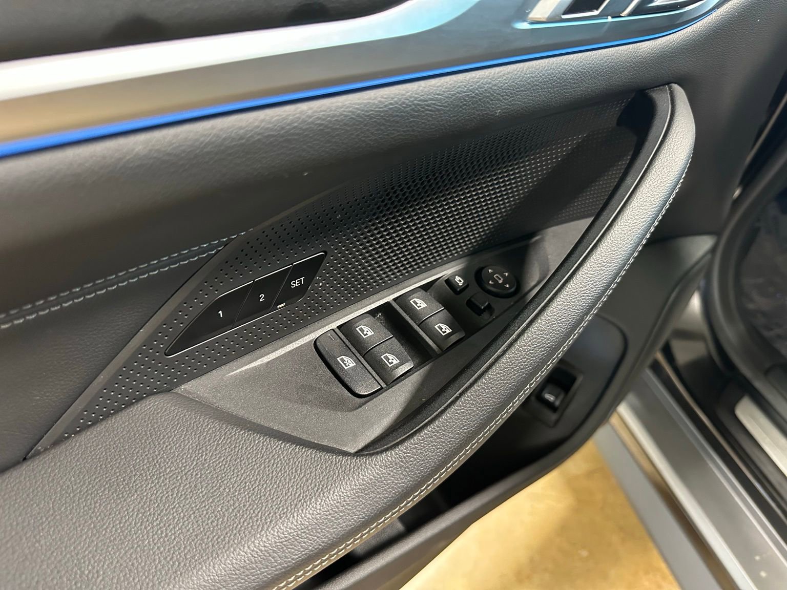 Used 2025 BMW i4 xDrive40i image 11