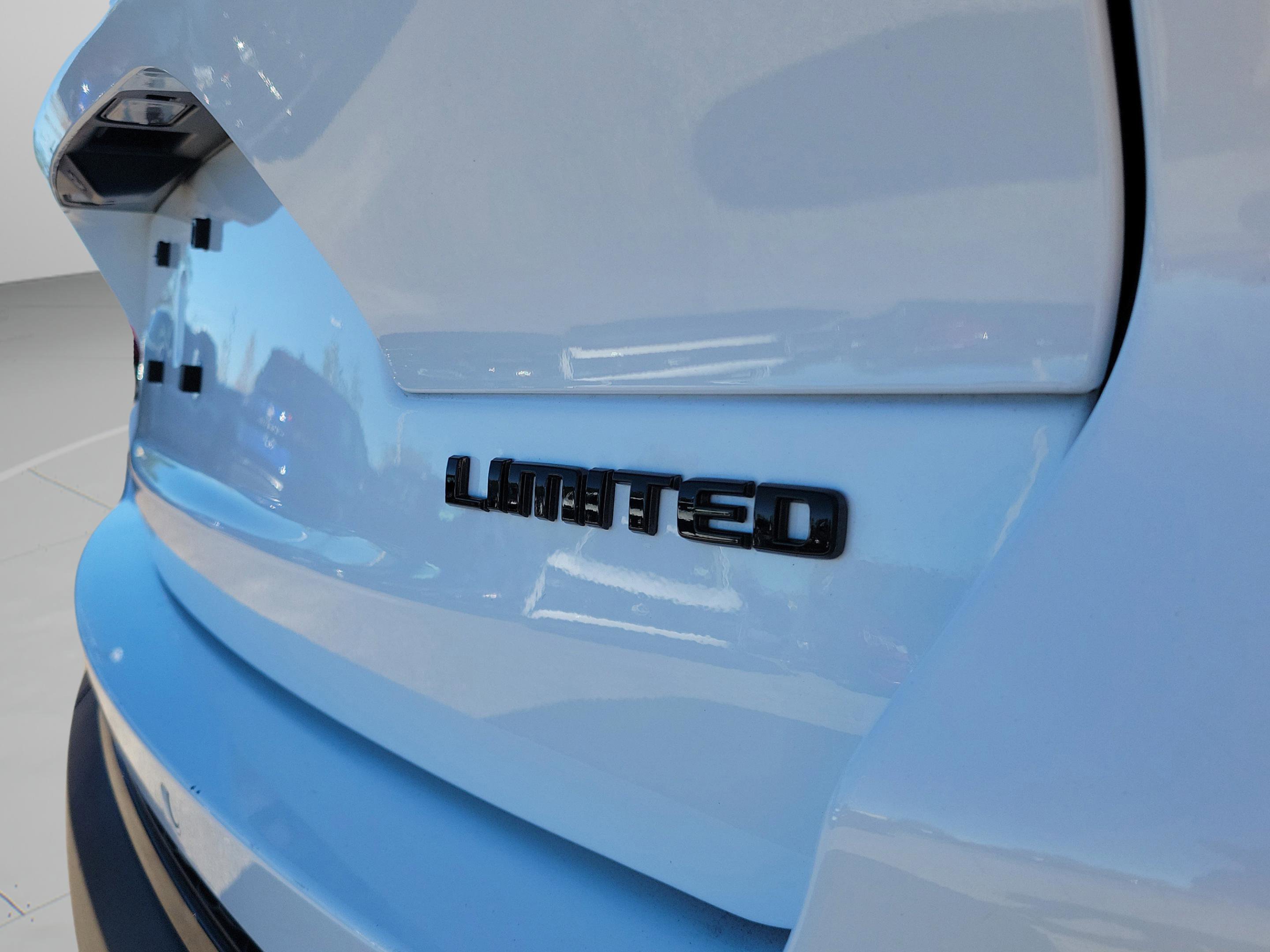 Used 2023 Jeep Grand Cherokee L Limited w/ Black Appearance Package image 6