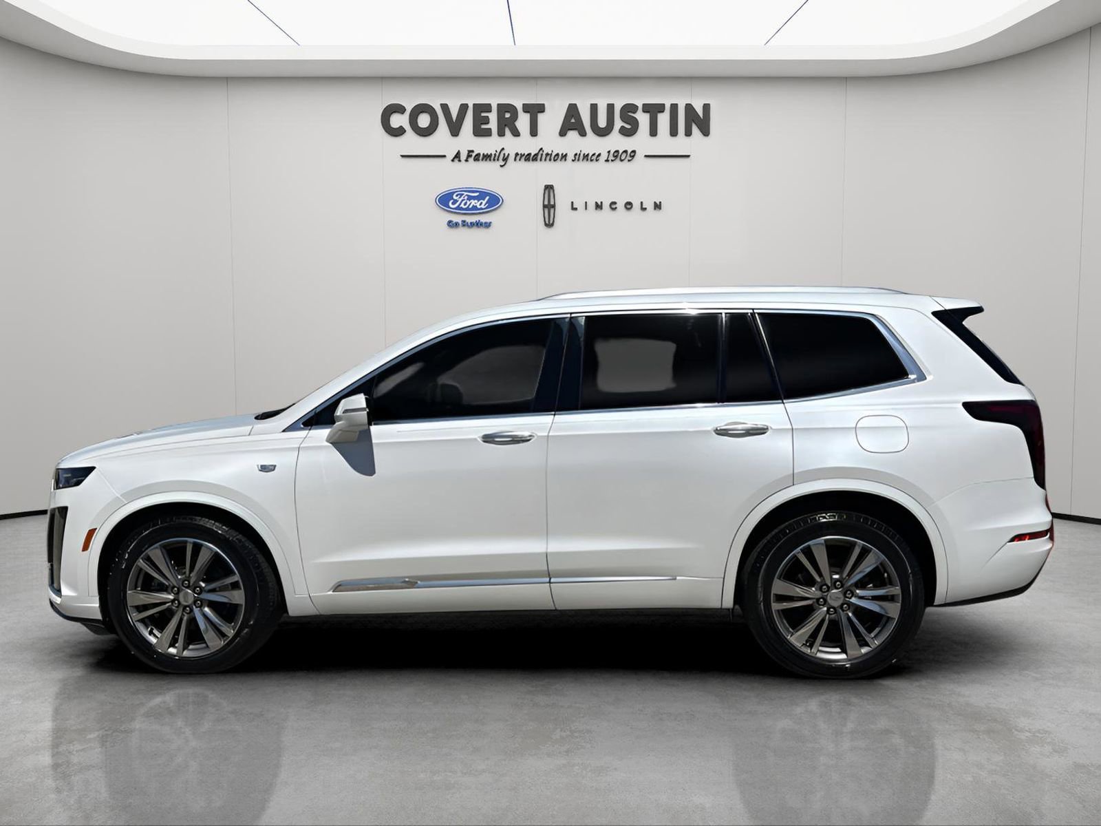 Used 2021 Cadillac XT6 Premium Luxury FWD image 2