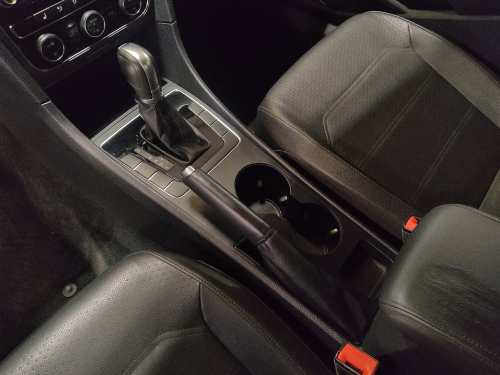 Used 2017 Volkswagen Passat 1.8T R-Line image 26