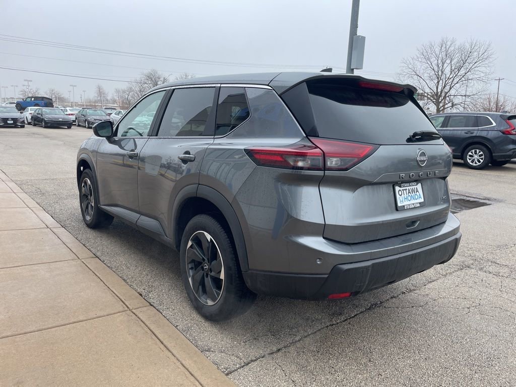 Used 2025 Nissan Rogue SV AWD/4WD image 7