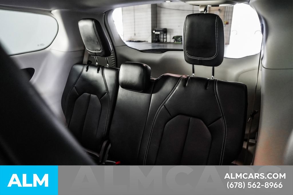 Used 2024 Chrysler Pacifica Select image 20