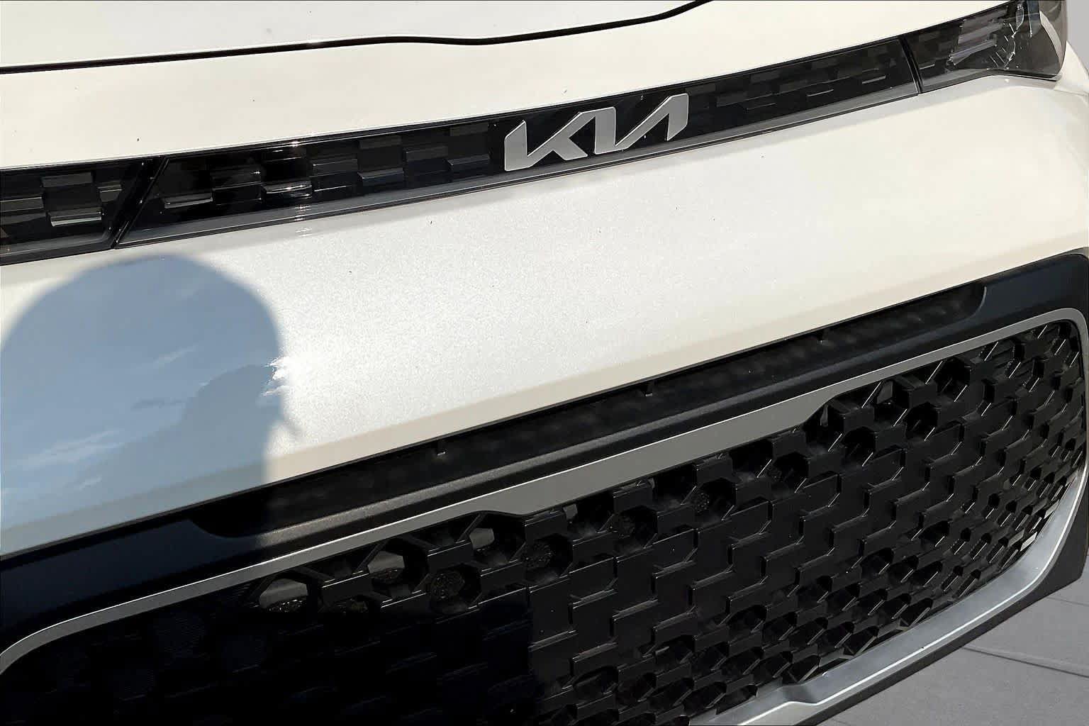 Used 2025 Kia Soul LX w/ LX Technology Package FWD image 29