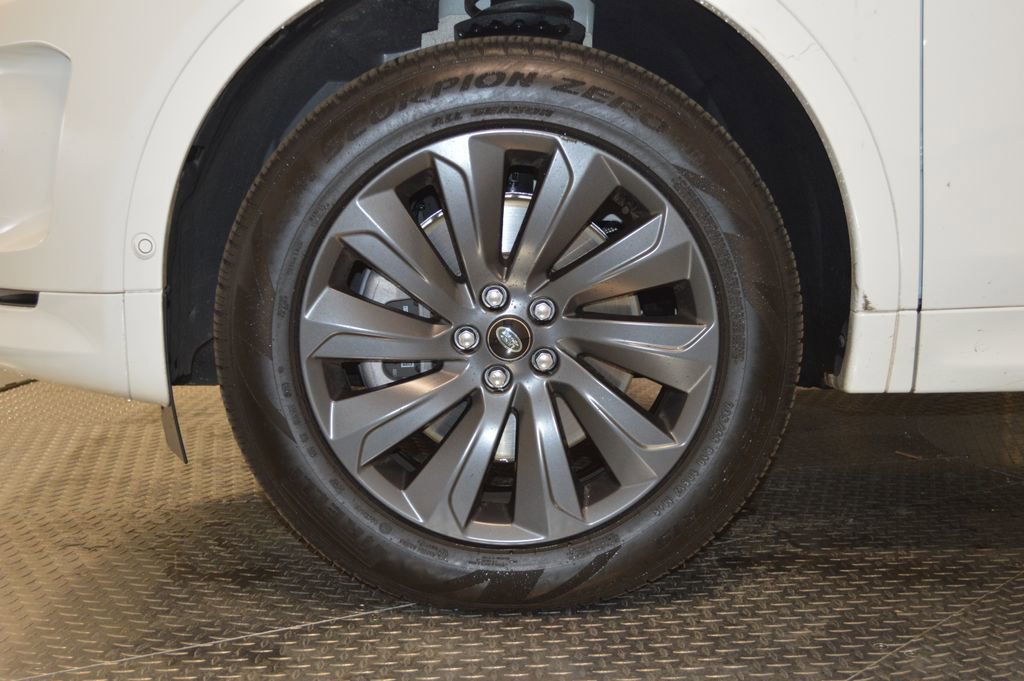 Used 2025 Land Rover Discovery Sport S image 14