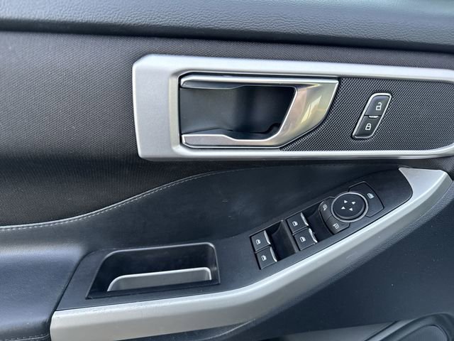 Used 2020 Ford Explorer XLT image 13