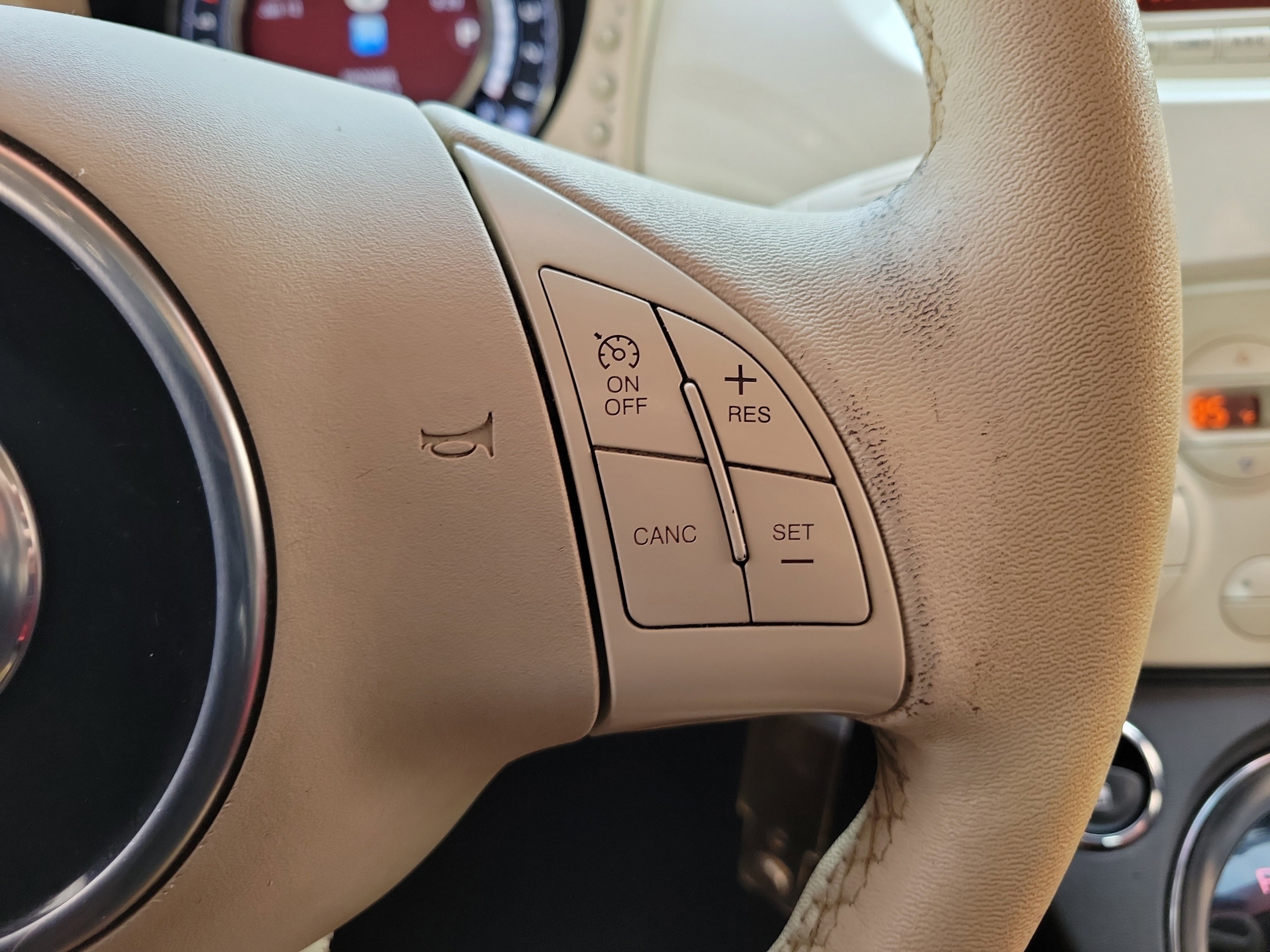 Used 2015 FIAT 500 Lounge w/ Luxury Leather Package image 21