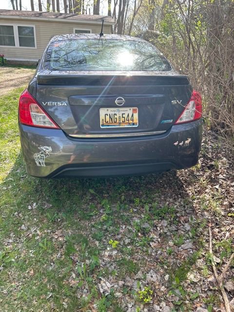 Used 2015 Nissan Versa SV FWD image 2
