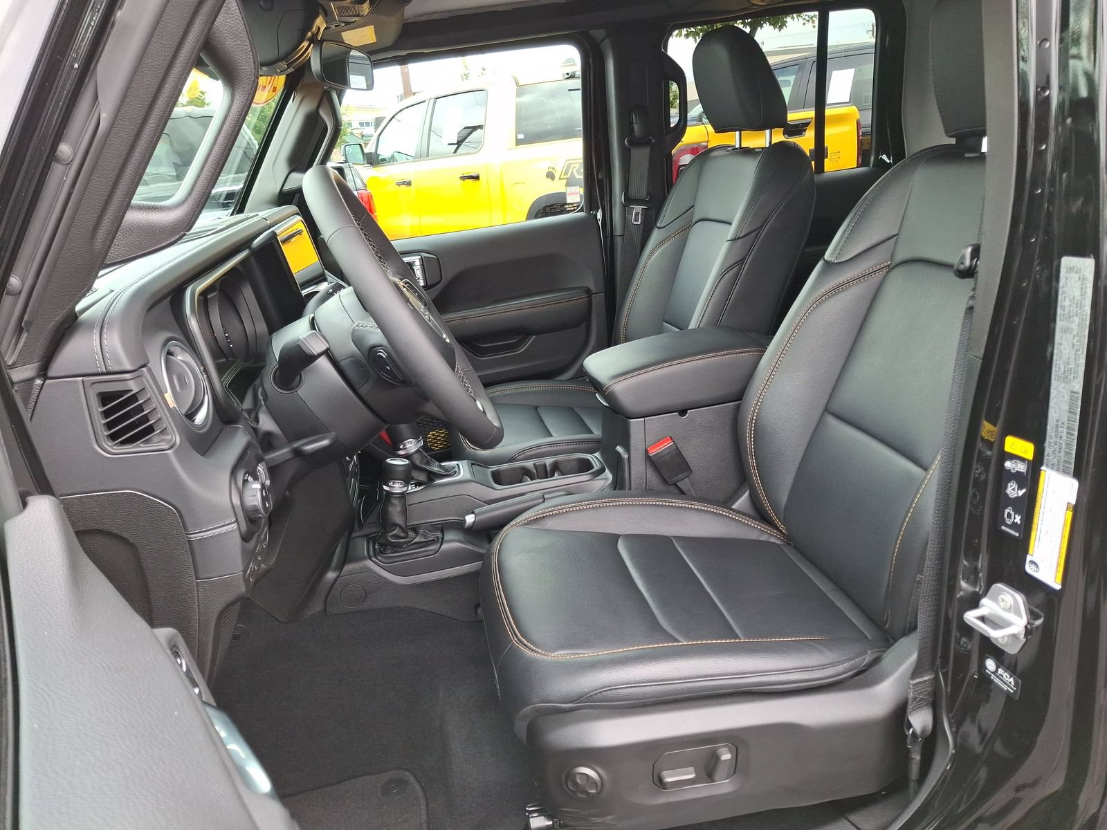 Used 2025 Jeep Gladiator Sport AWD/4WD image 17