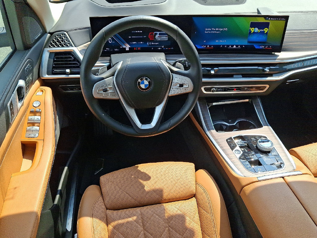 Used 2025 BMW X7 xDrive40i w/ Premium Package AWD/4WD image 12