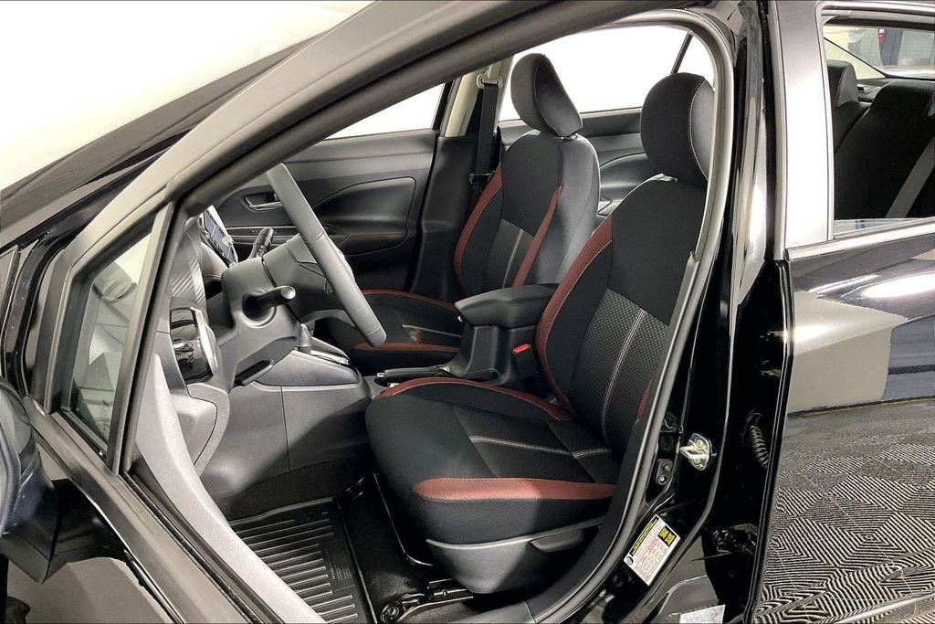 New 2025 Nissan Versa SR w/ Trunk Package image 12