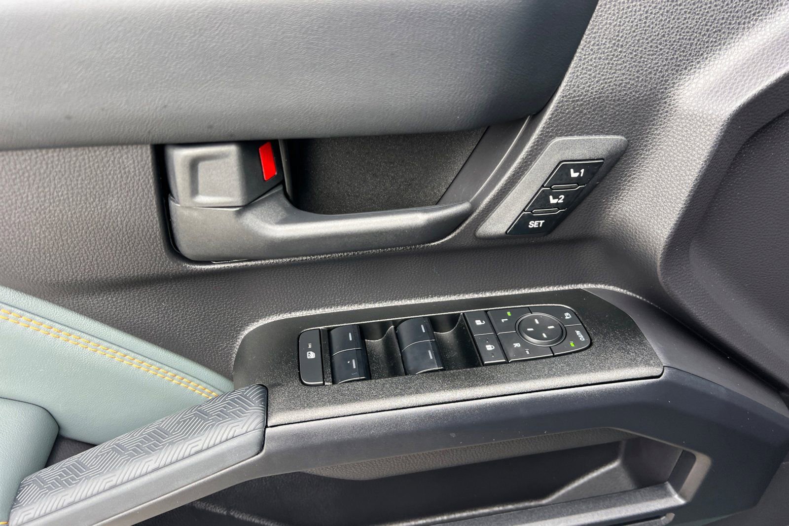 Used 2025 Toyota 4Runner Trailhunter image 8