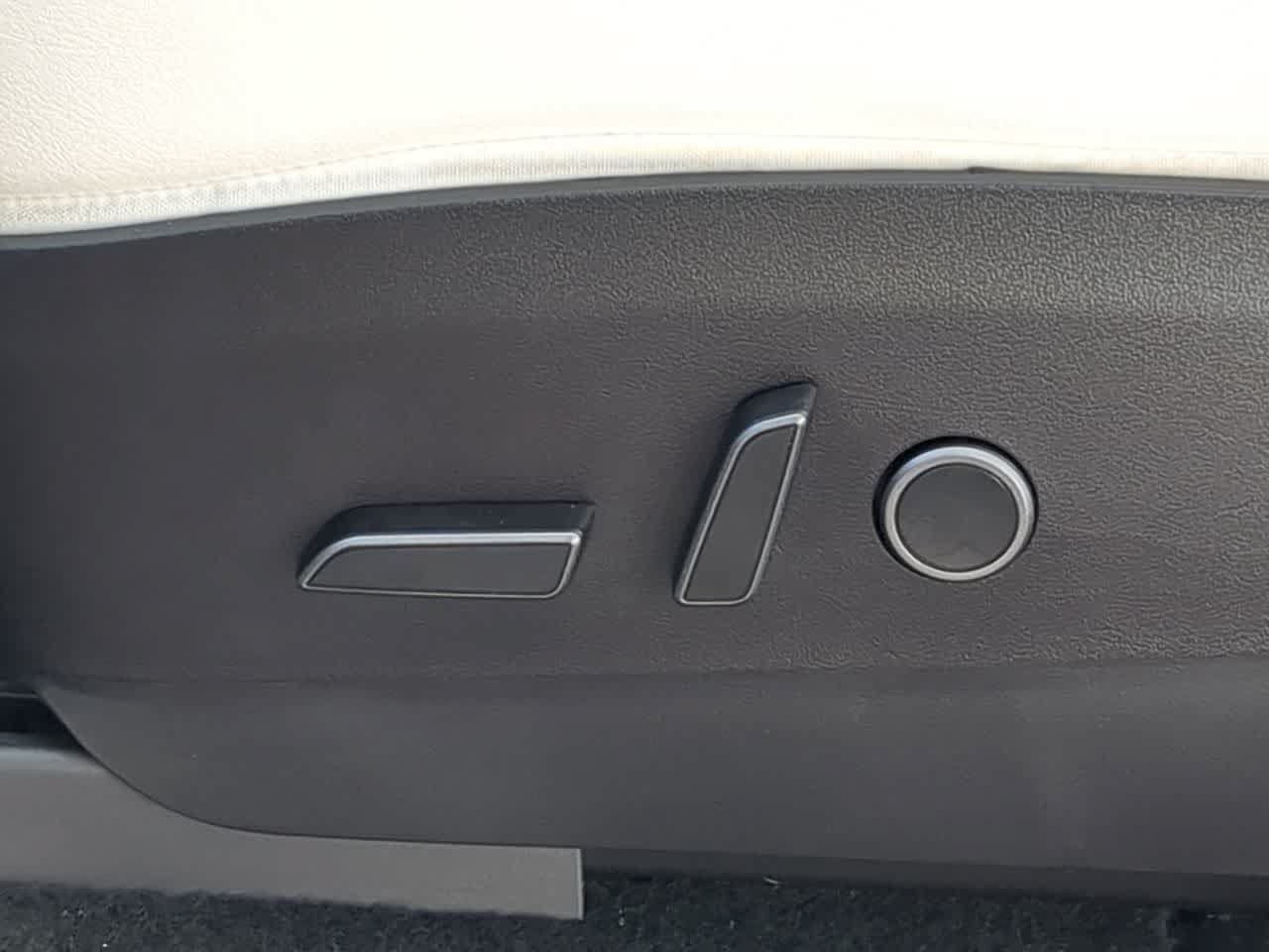 Used 2022 Tesla Model Y Performance AWD/4WD image 17