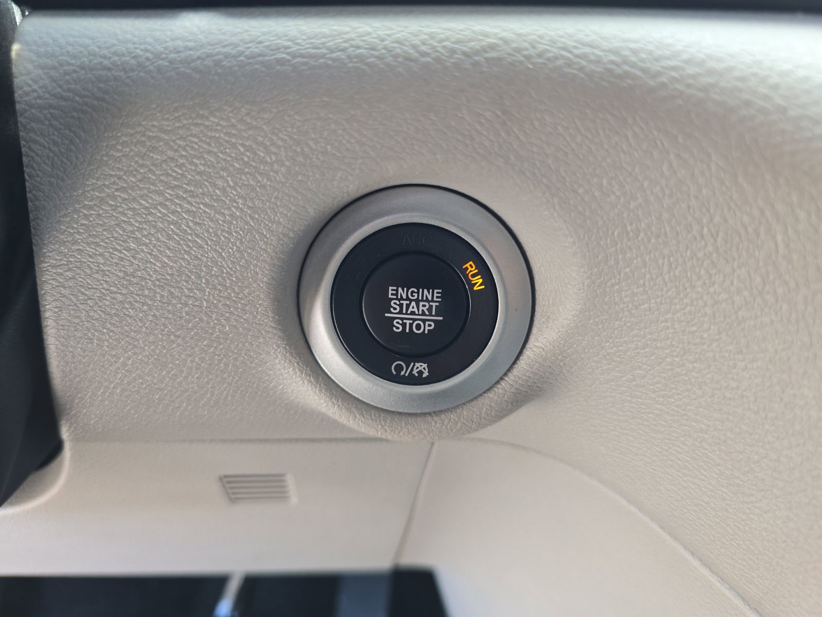 Used 2023 Chrysler Pacifica Touring-L FWD image 24