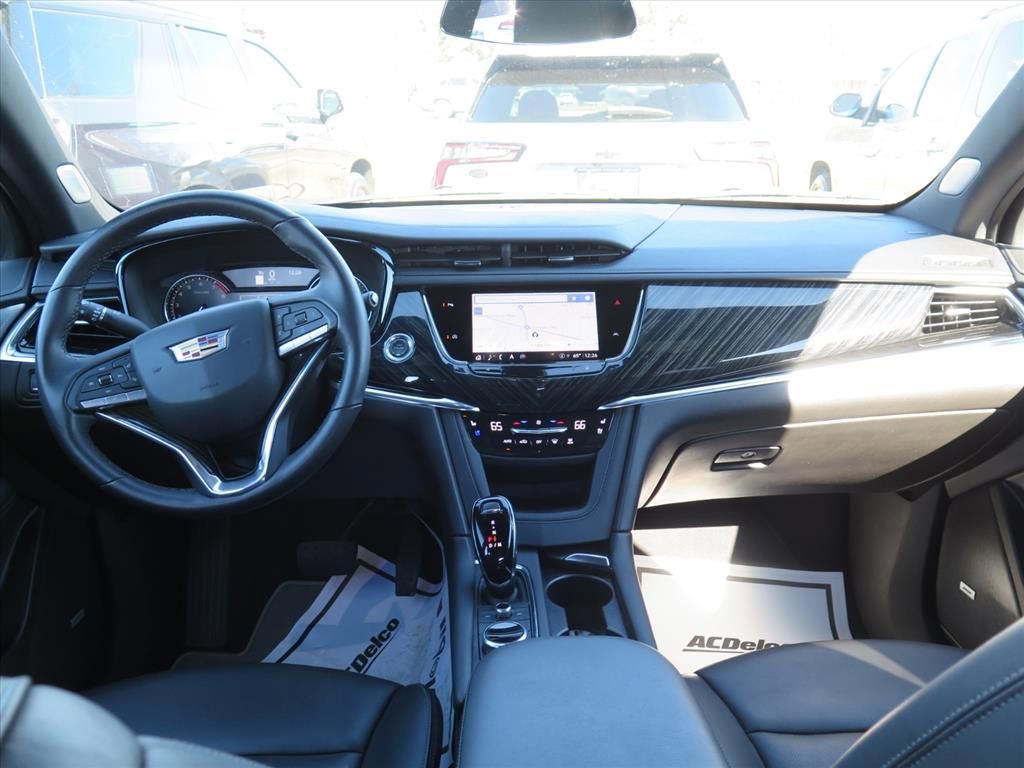 Used 2025 Cadillac XT6 Premium Luxury image 22