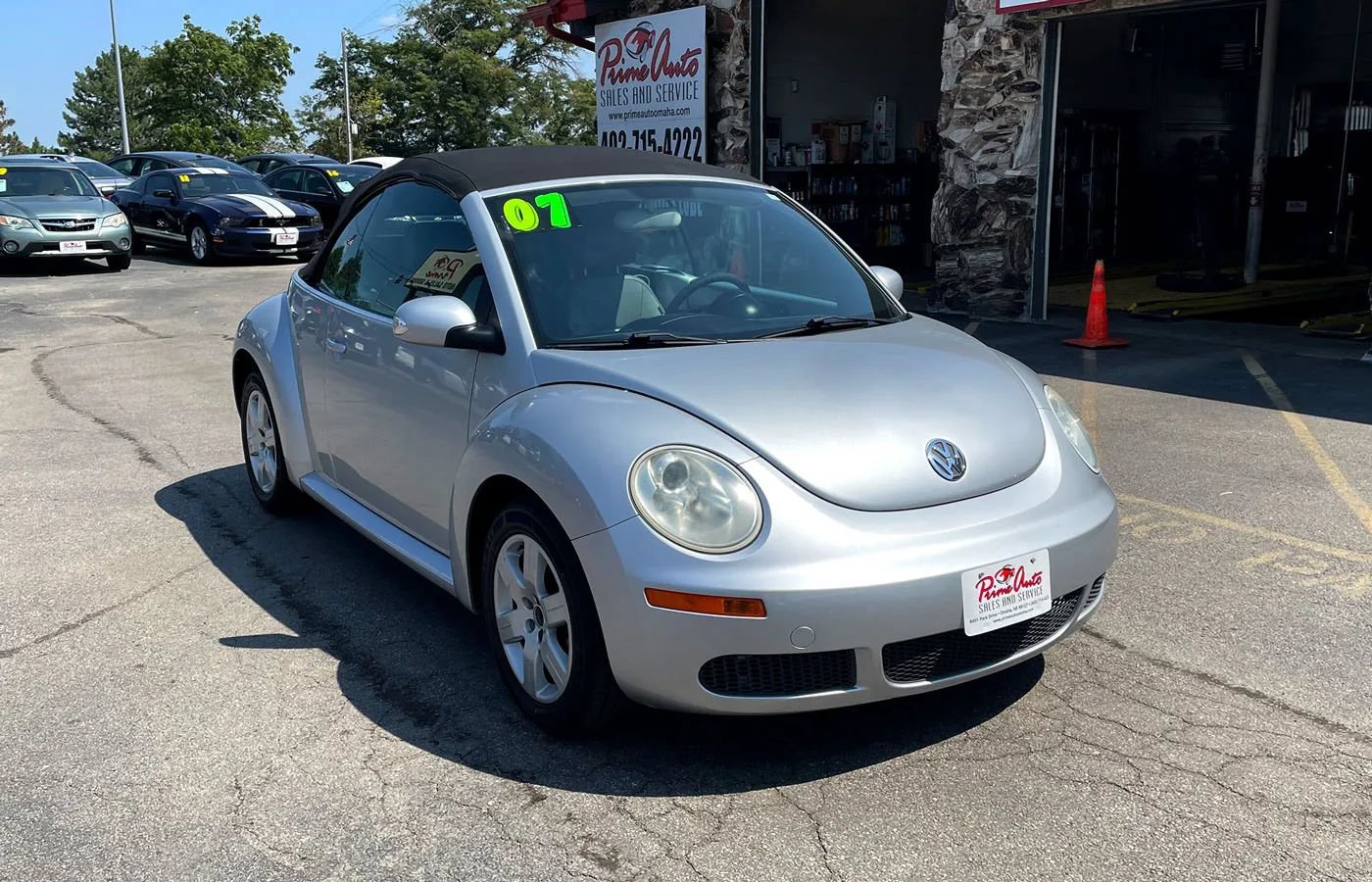 Used 2007 Volkswagen Beetle Convertible w/ Package 1 FWD image 2
