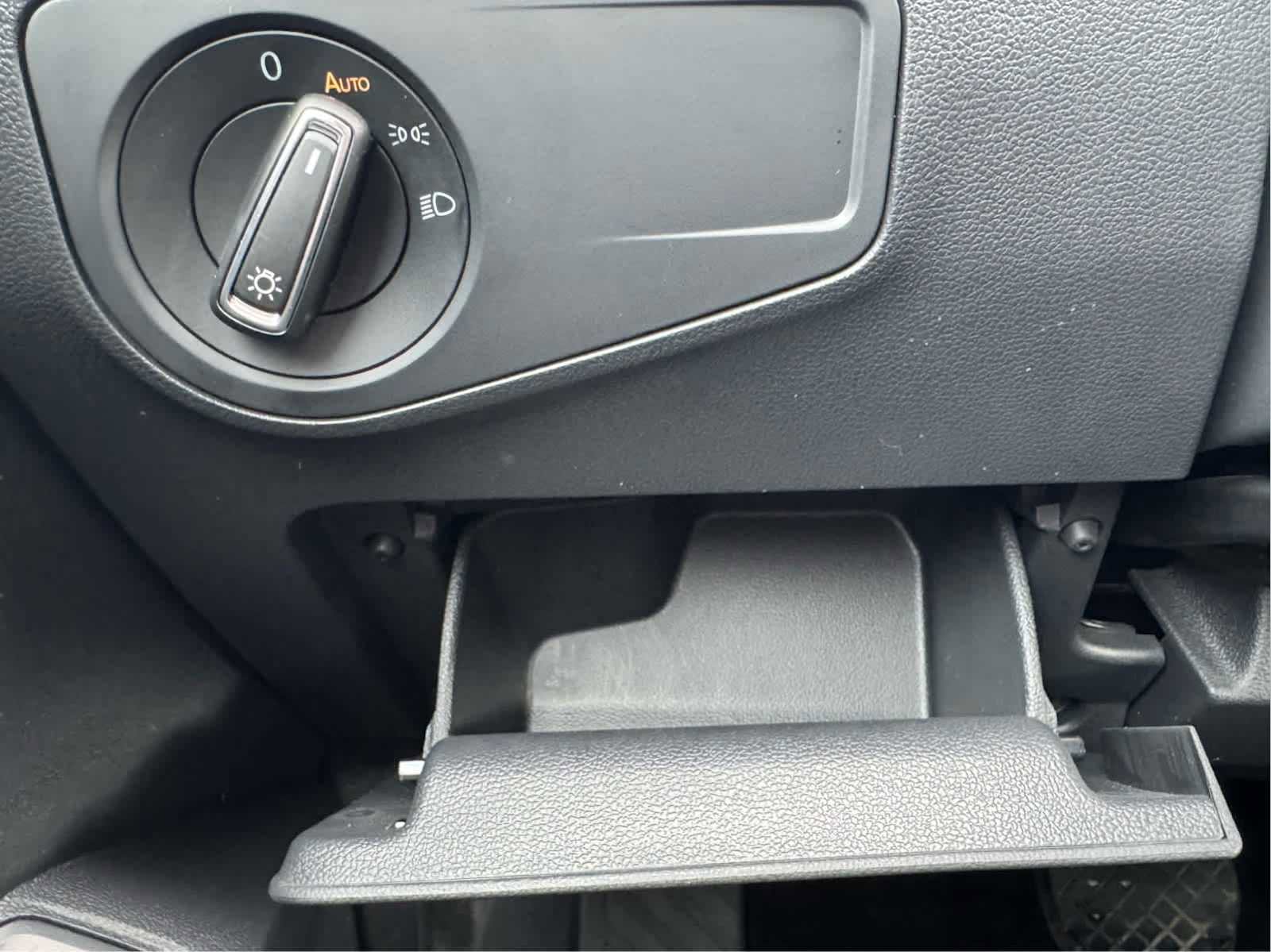 Certified 2024 Volkswagen Tiguan SE image 29